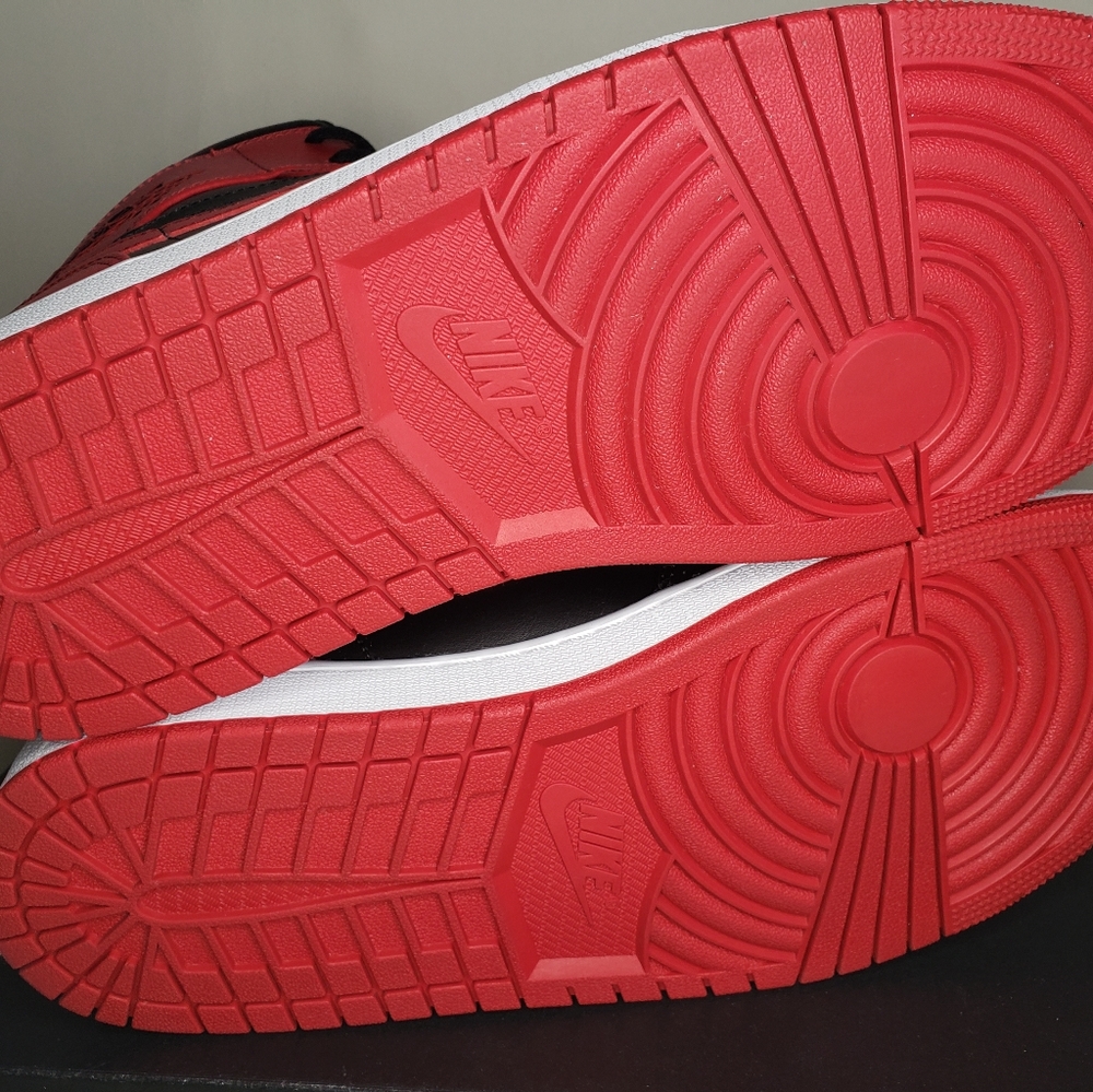JORDAN 1 MID BRED "BANNED" MENS 11.5 - Picture 9 of 11